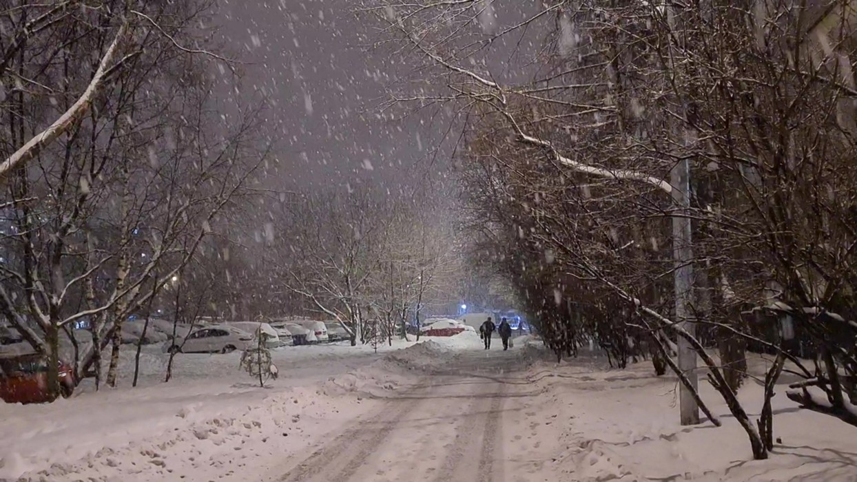 Сегодня снег вечером будет. Снег в Москве. Московский снегопад. Снежная Москва вечером. Снегопад Митино.