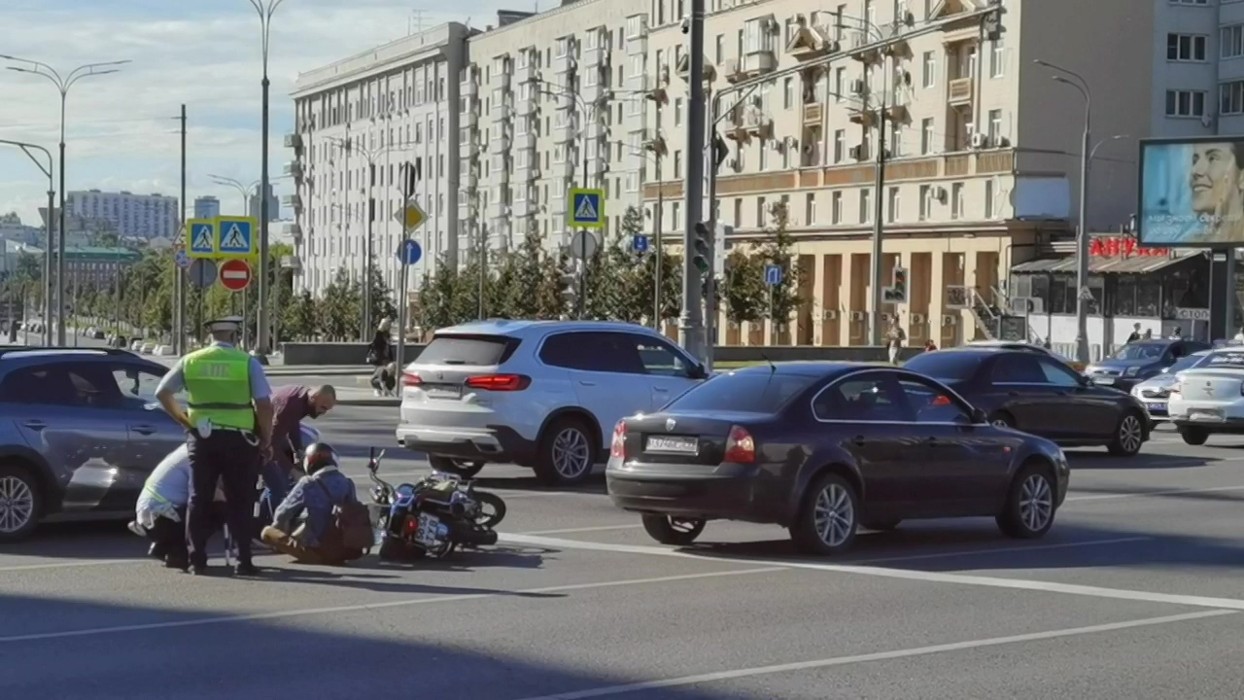 Мотомосква дтп. Машины в Москве. Светофор для машин.