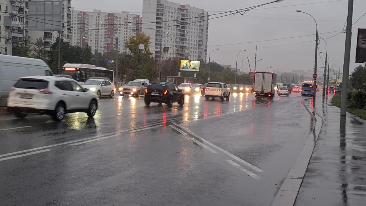 Погода сейчас вечером. Дождливая Москва. Дождливый сентябрь. Ветер в Москве сейчас. Вечерняя Москва.