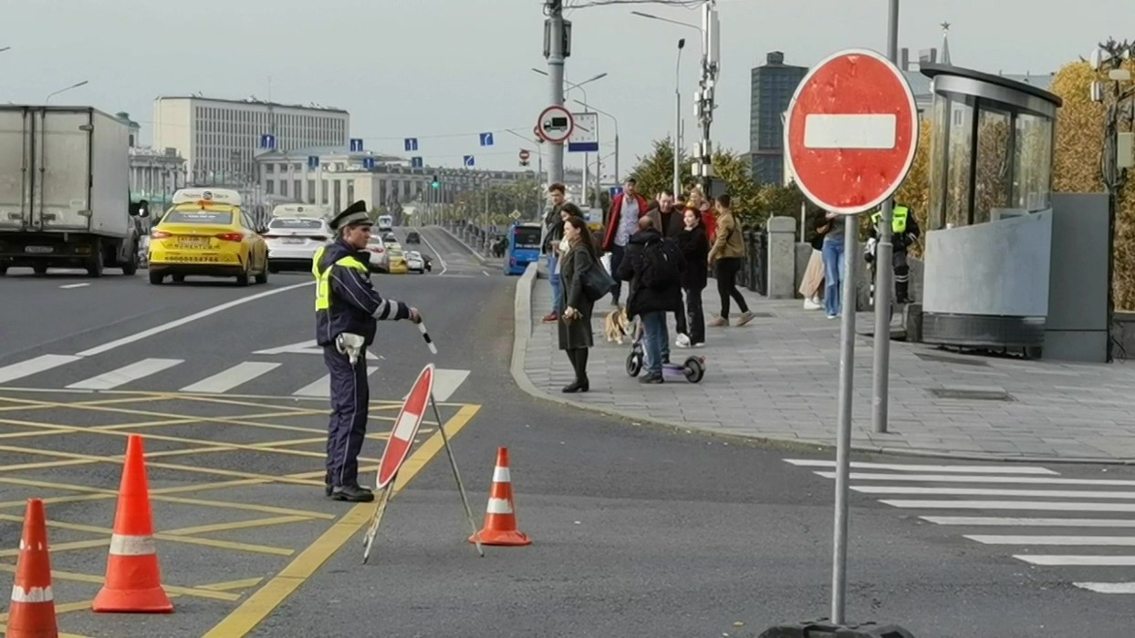 Почему перекрыто движение в центре