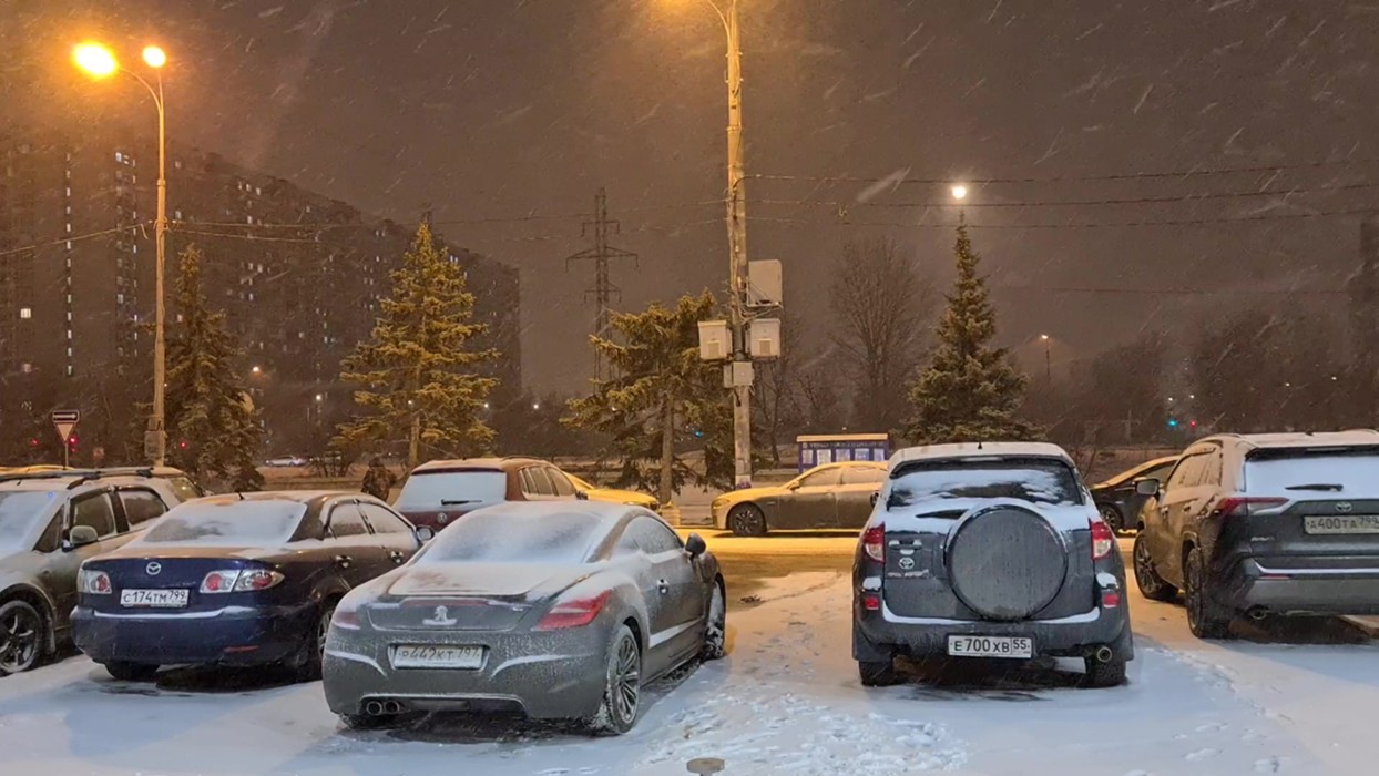москва под снегом. во сколько начнется снегопад в москве.