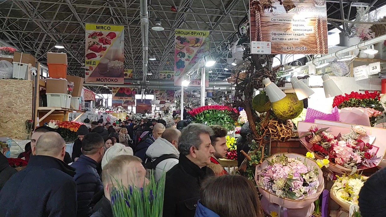 Как работает рижский рынок. Рижский рынок горшечные цветы. Рижский цветочный рынок. Цветочный рынок в Москве Рижский. Рижский рынок цветы.