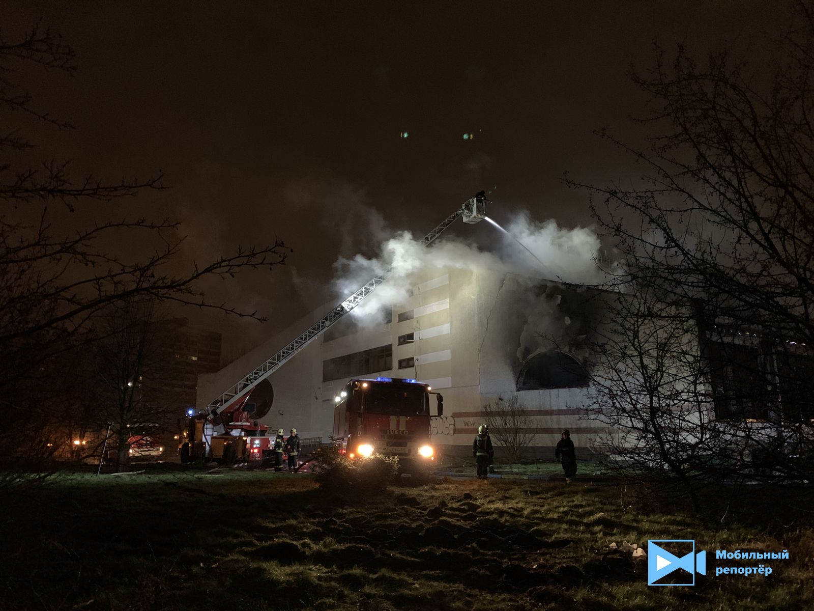 пожар в москве сейчас. пожар в москве. пожар на северо востоке. пожар в москве. пожар на сельскохозяйственной улице сегодня.