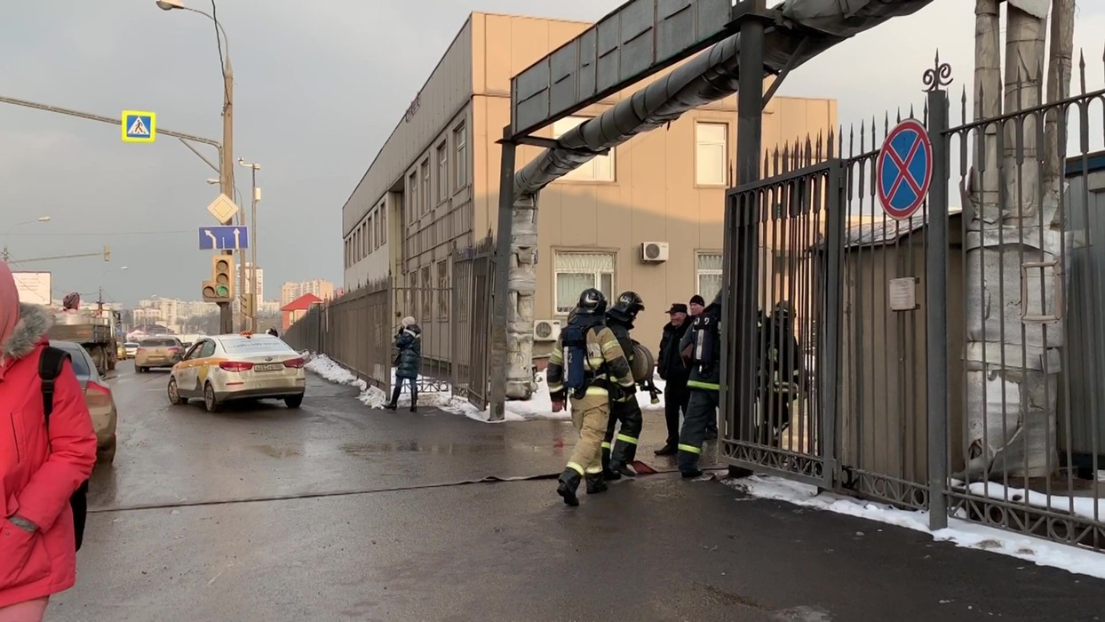 пожар авиамоторная. пожар в москве сейчас. пожар на юго-востоке москвы. пожар на северо востоке москвы. пожар в выхино-жулебино.