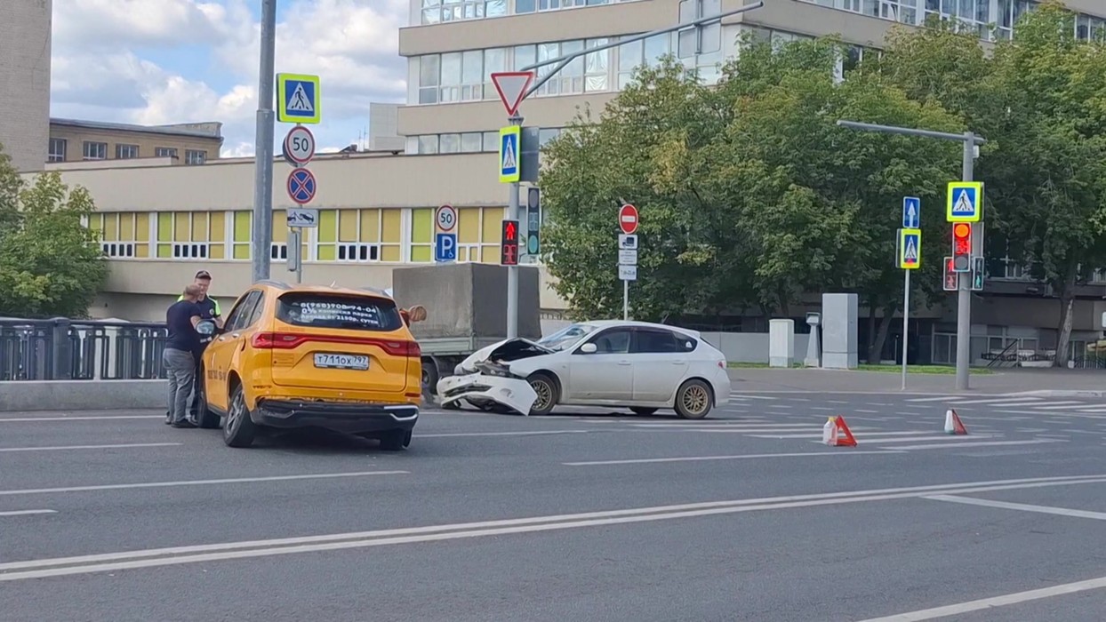 Массовое ДТП на Госпитальном мосту парализовало движение