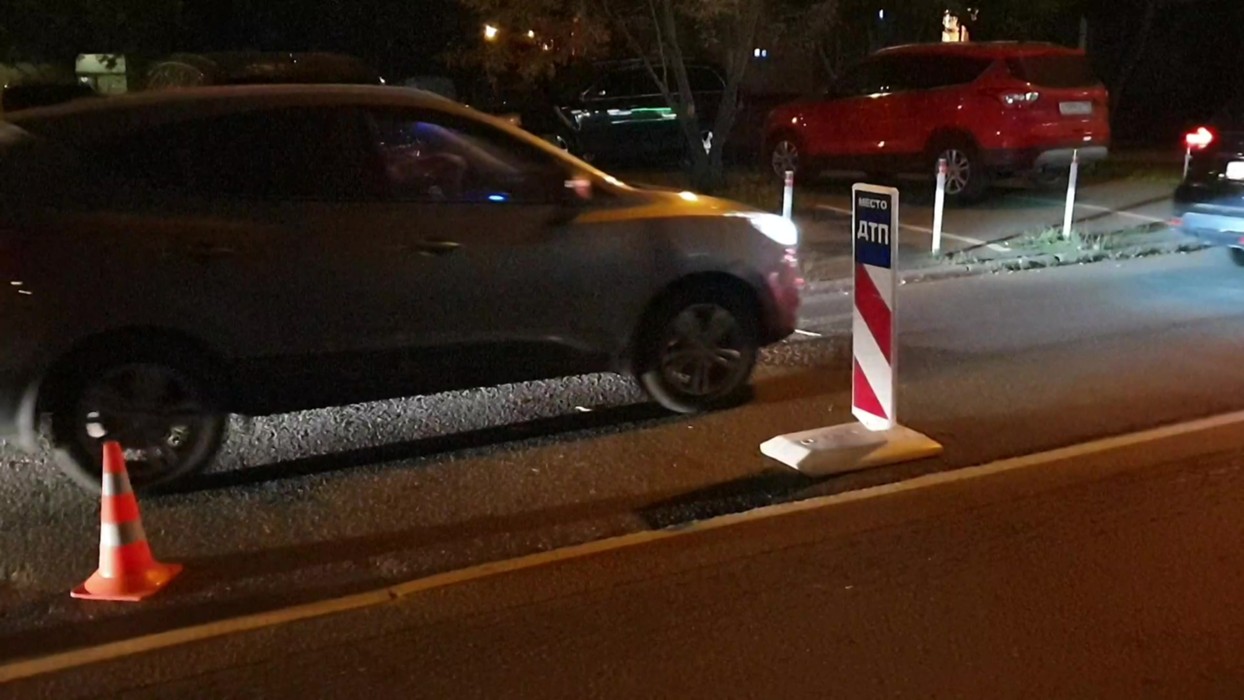 Наезд на пешехода без травм. Наезд на пешехода без травм. Наезд на пешехода грузовыми автомобилями. Наезд на пешехода без травм. Девочку на электро самокате сбила машина.