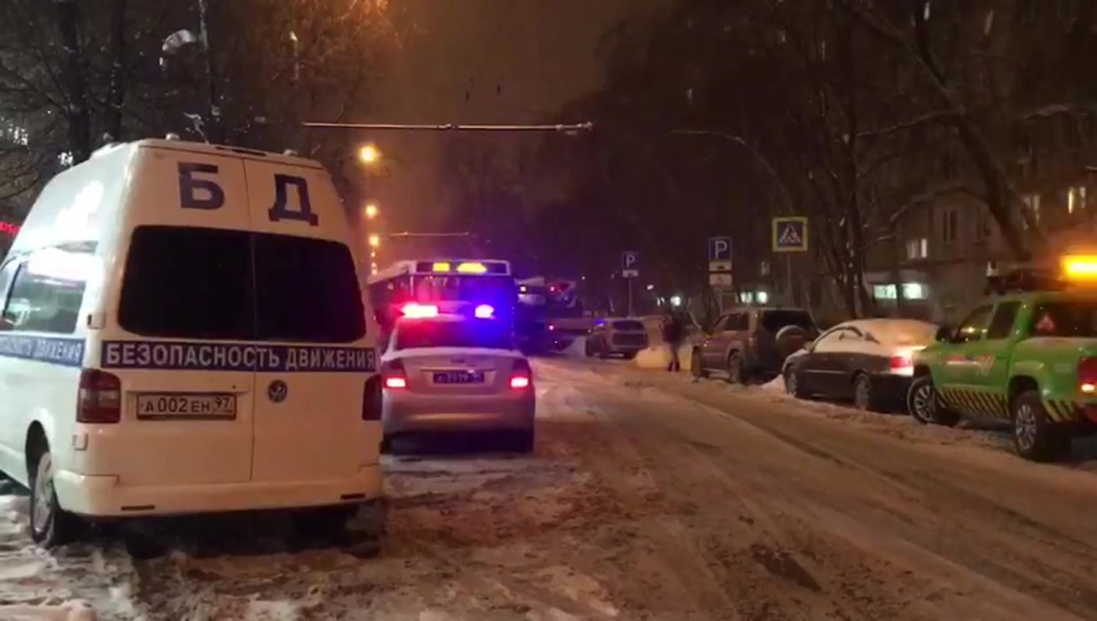 Автобус сбил пешехода. Автобус сбил пешехода Москва. На востоке Москвы сбили пешехода. Автобус задавил пешехода на Юго востоке Москвы в Марьино. На Юго-востоке Москвы водитель сбил ребенка.
