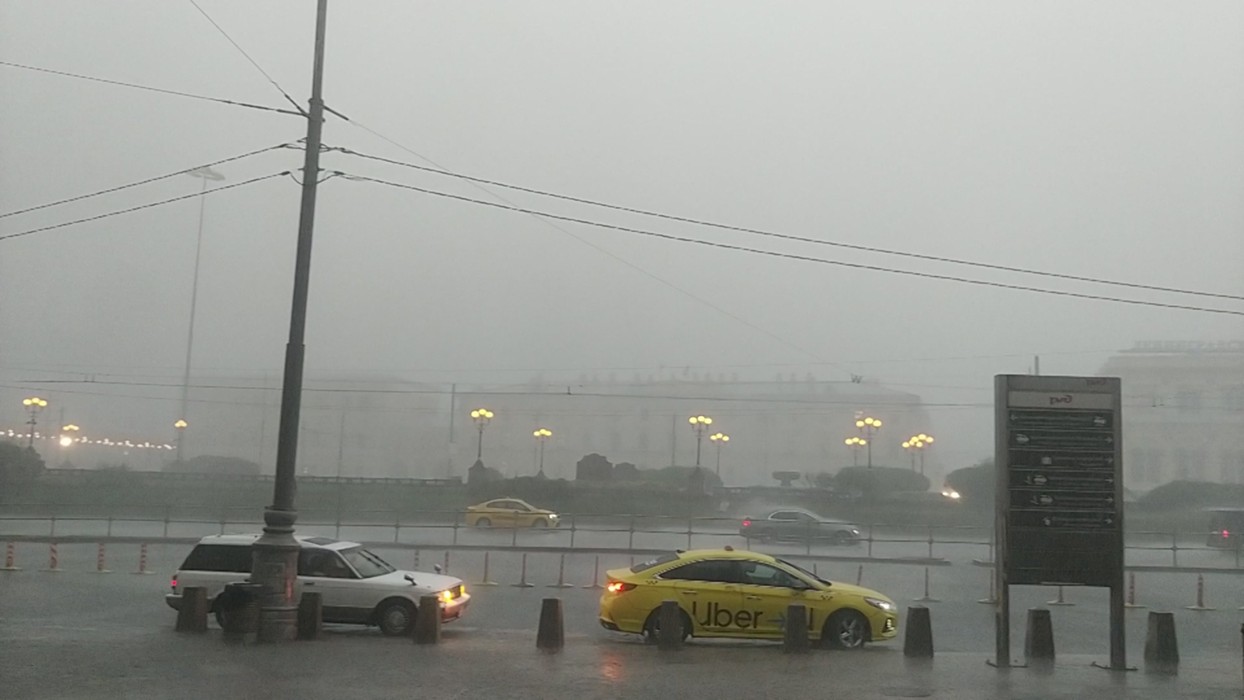 снег в москве 30 ноября 2021. сильный снег в москве. ветер в москве. ветер в москве сегодня. дождь со снегом в москве.