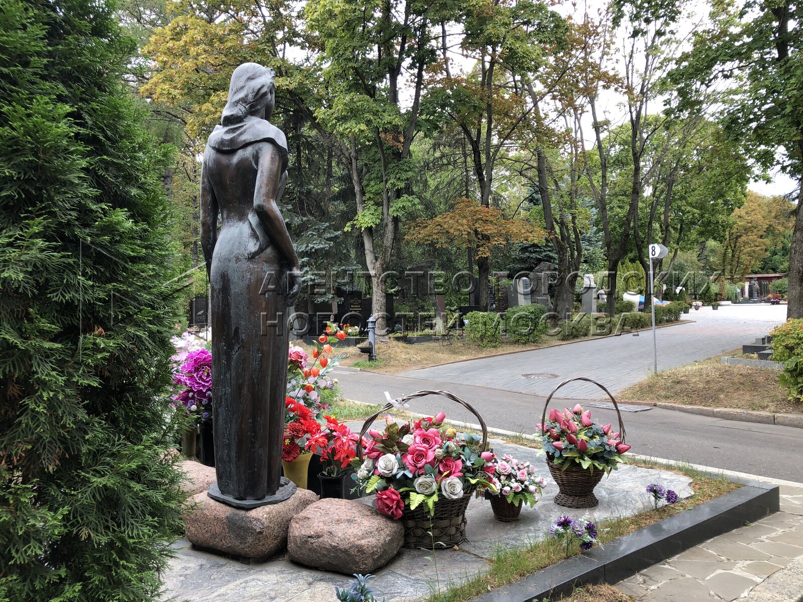 новодевичье кладбище горбачев. памятник на могиле раисы горбачевой на новодевичьем кладбище. новодевичье кладбище горбачева. памятник на могиле горбачёвой на новодевичьем кладбище. новодевичье кладбище горбачева.