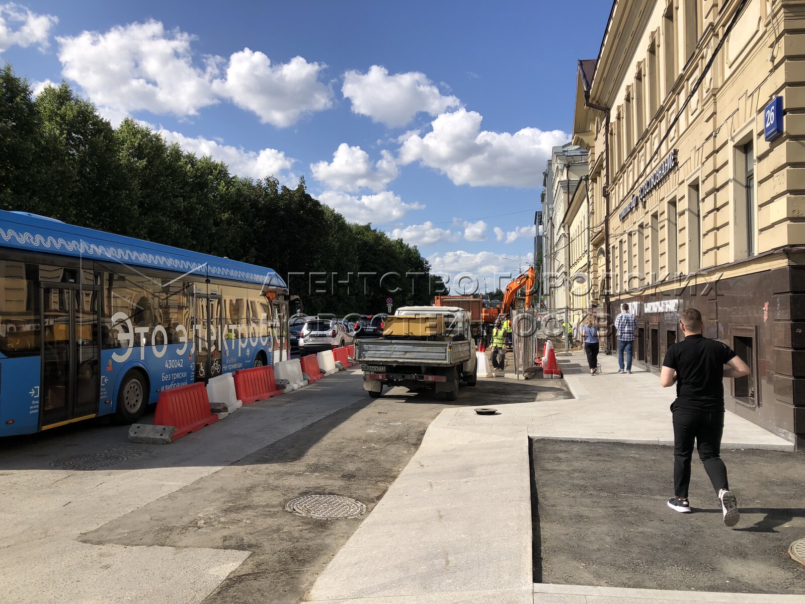 Цветной бульвар. Что реконструируют в Москве. Пробка цветной бул 2 фото