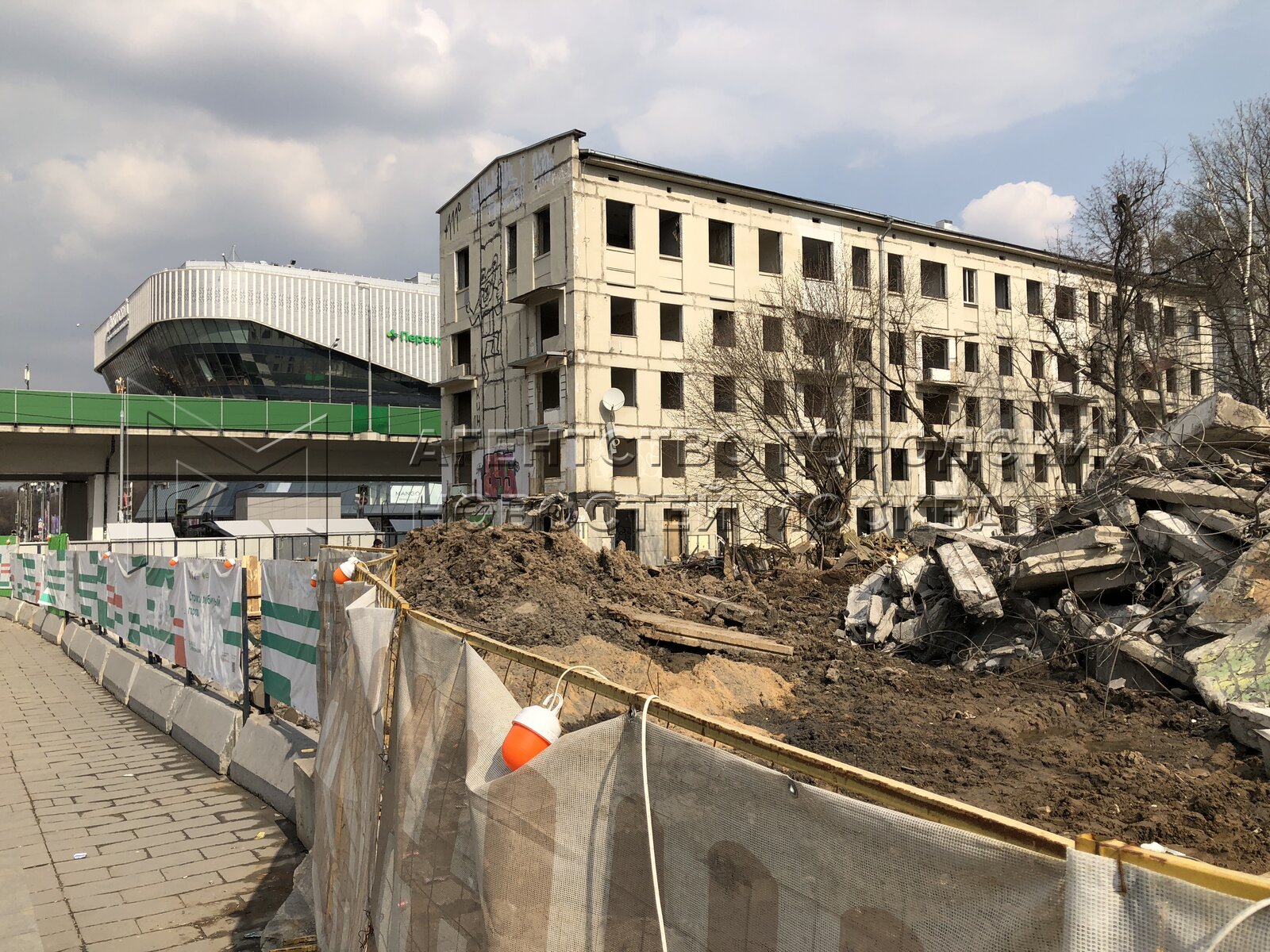 Реновация дома. Переселение из ветхого жилья. Снос приложение. Реновация в москве. Снос приложение.