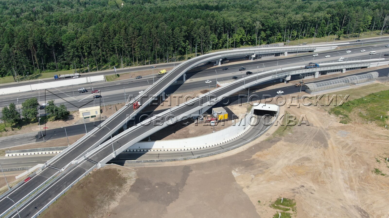 Реконструкция ленинградского шоссе в химках. Реконструкция путепровода ленинградского шоссе. Ленинградское шоссе молжаниновский район. Путепровод на 24-25 километре ленинградского шоссе. Новый путепровод на ленинградском шоссе.