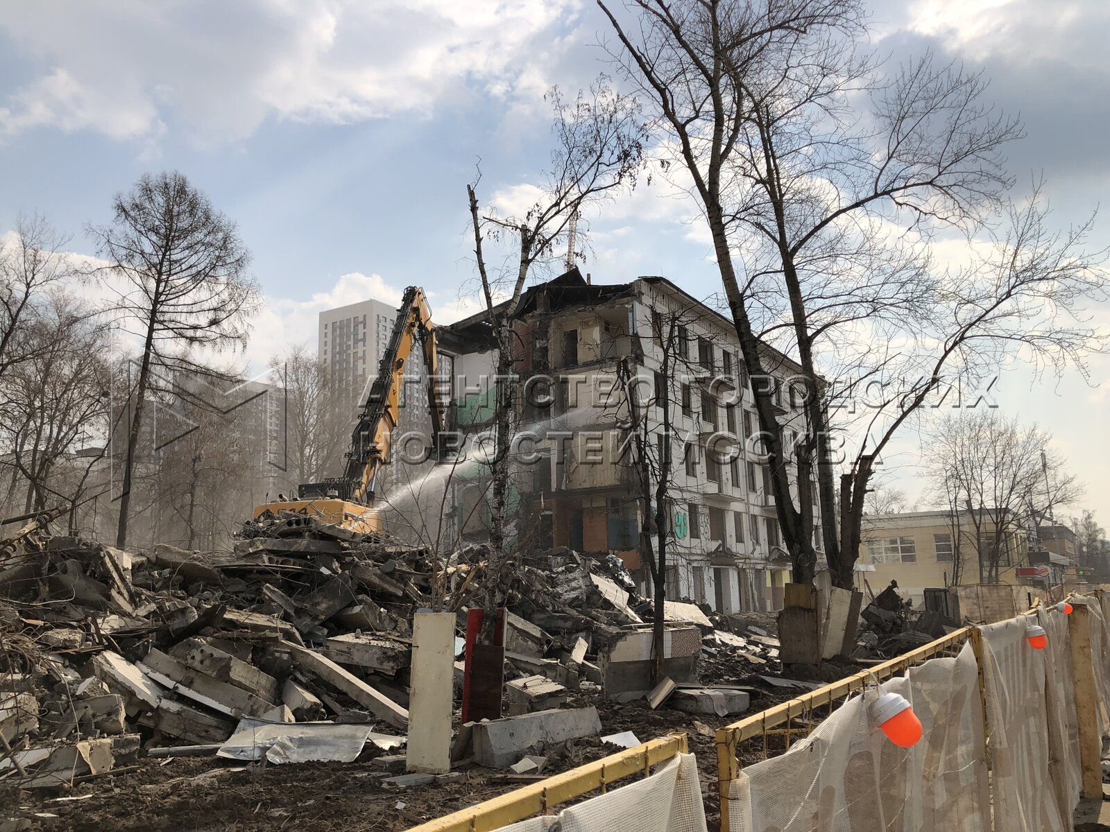 Снос домов. Снос приложение. Снос приложение. Снос аварийного дома. Снос приложение.