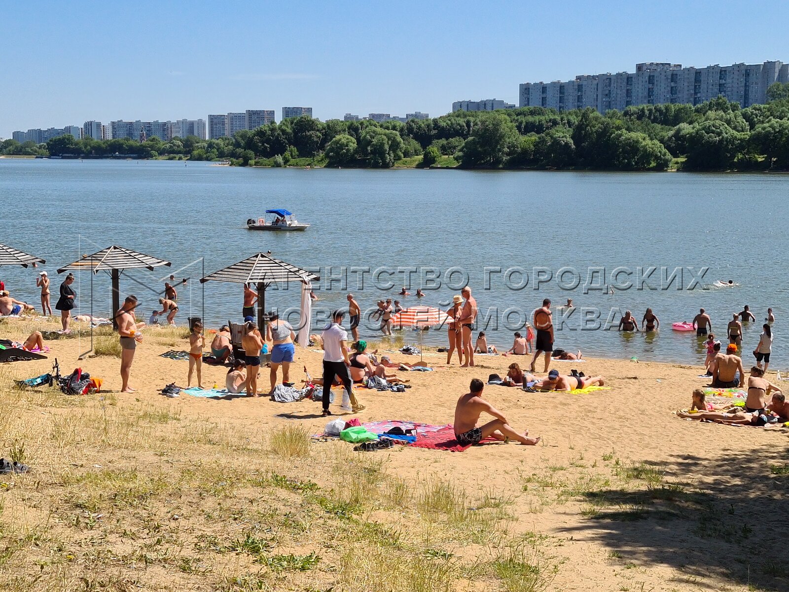пляжи москвы. пляж в тропарево 2022. пляж. где купаться в москве 2024. купаться в водоеме.