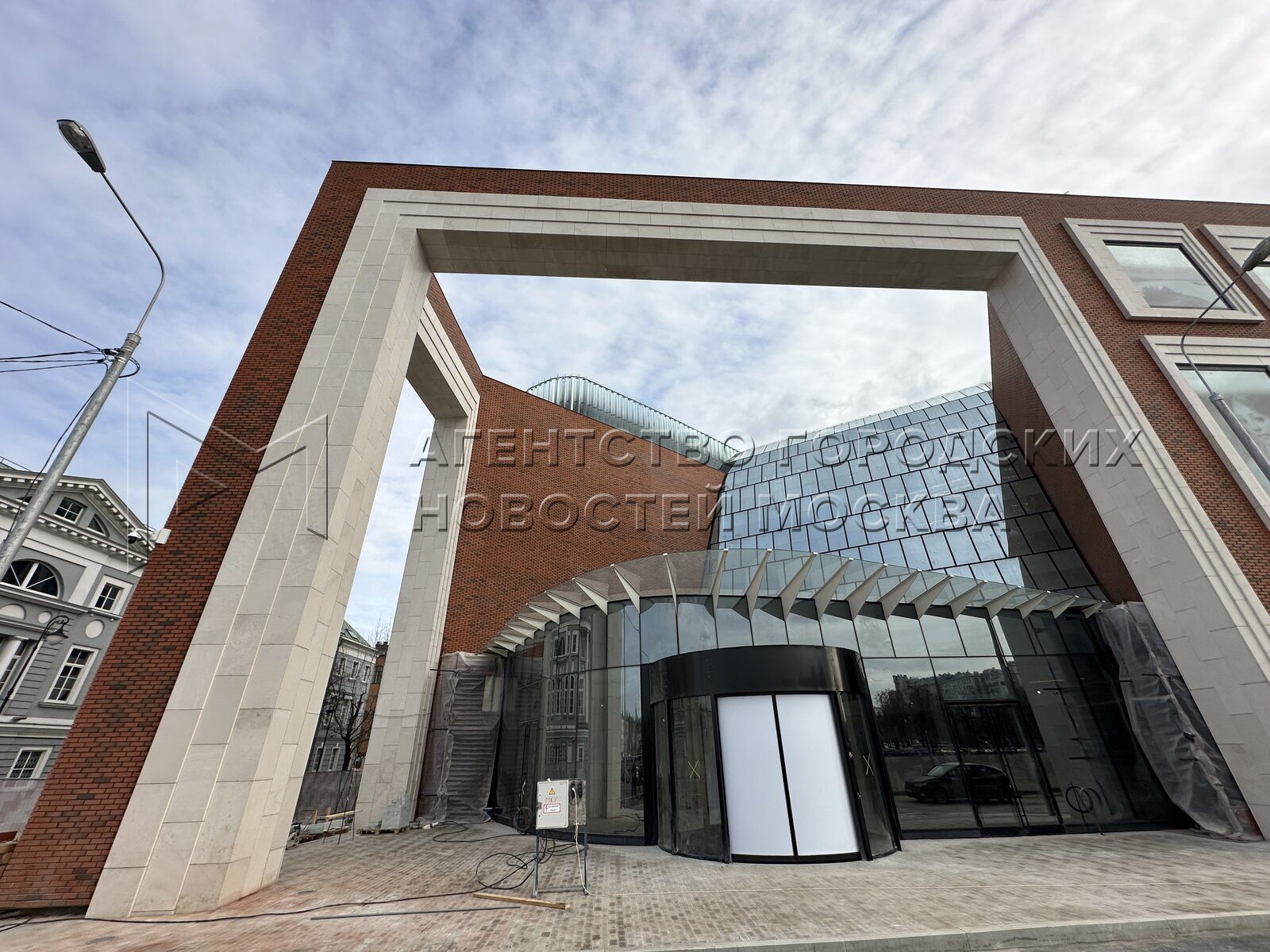 здание третьяковской галереи в москве. третьяковская галерея место. третьяковская галерея место. третьяковская галерея снаружи в москве. третьяковская галерея место.