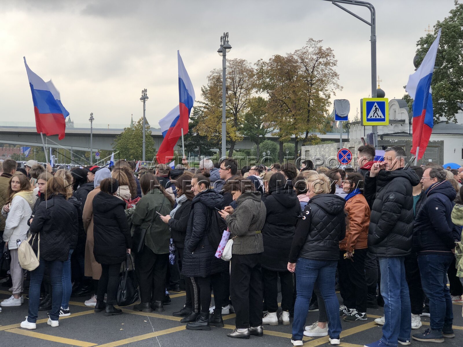 Митинг концерт на красной площади 2024. Митинг концерт на красной площади 2024. Митинг концерт на красной площади 2024. Фото гостей на митинге концерте на красной площади 2024. Митинг концерт на красной площади.